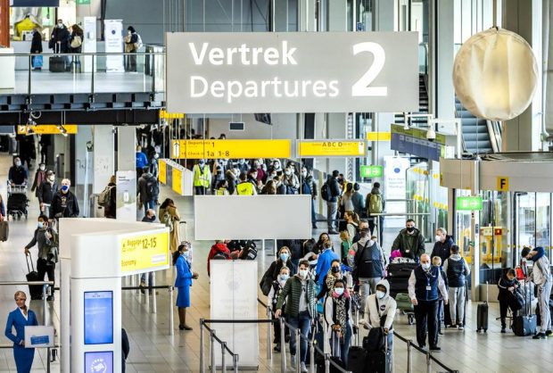 Mai multe companii aeriene din Europa returnează prețul biletelor pasagerilor zborurilor anulate în timpul pandemiei de COVID-19