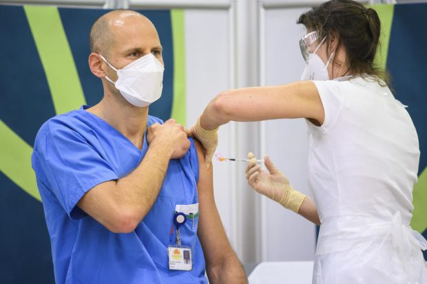 Austria ia în calcul un lockdown pentru nevaccinați. „Sunt încă prea mulţi cei care procrastinează”