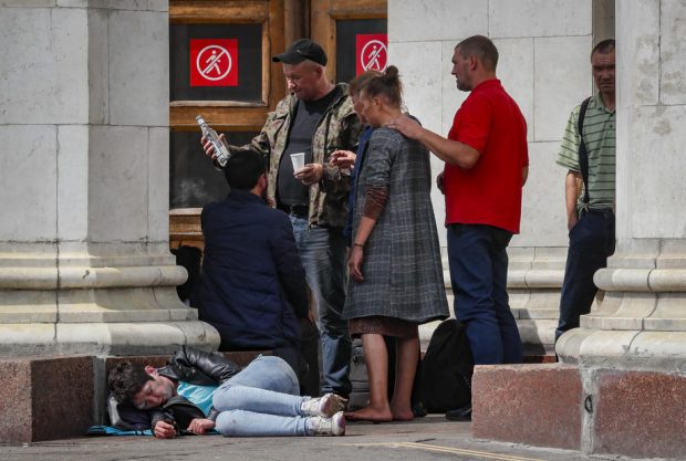 Într-o săptămână, 26 de ruși au murit după ce au băut alcool impropriu pentru consum
