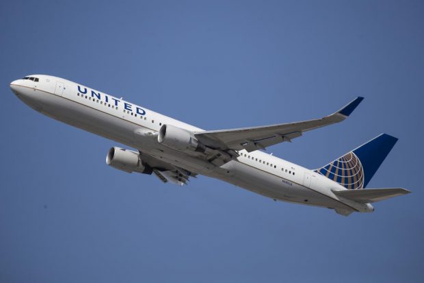 Compania aeriană United Airlines va concedia 232 de angajați care au refuzat să se vaccineze anti-COVID-19