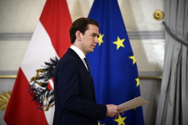 Cancelarul austriac Sebastian Kurz, cercetat pentru corupție, a anunțat că demisionează. E acuzat că a mituit presa