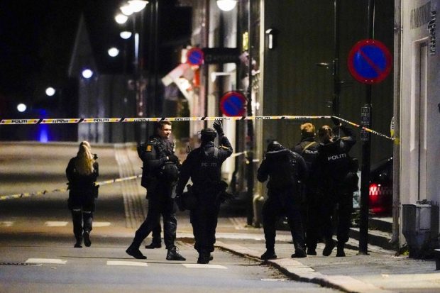 Mai mulți morți și răniți, după un atac comis de un bărbat înarmat cu un arc cu săgeți, în orașul norvegian Kongsberg. Un suspect a fost reținut