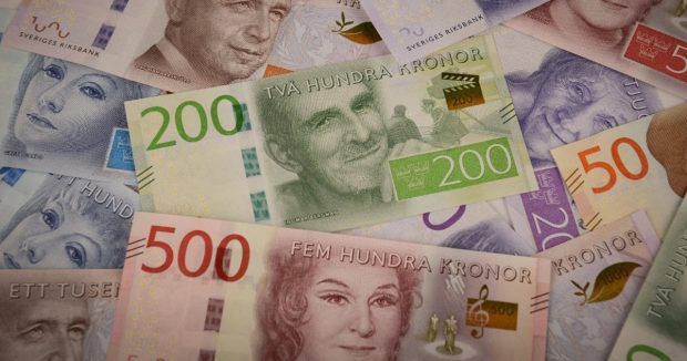 Un bunic a lăsat o moștenire de peste 250.000 de euro, banca de stat arde banii din cauză că nu poate fi dovedită proveniența lor