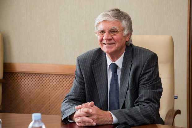 Ambasadorul Ungariei la Chișinău, acuzat că a lovit un polițist cu mașina