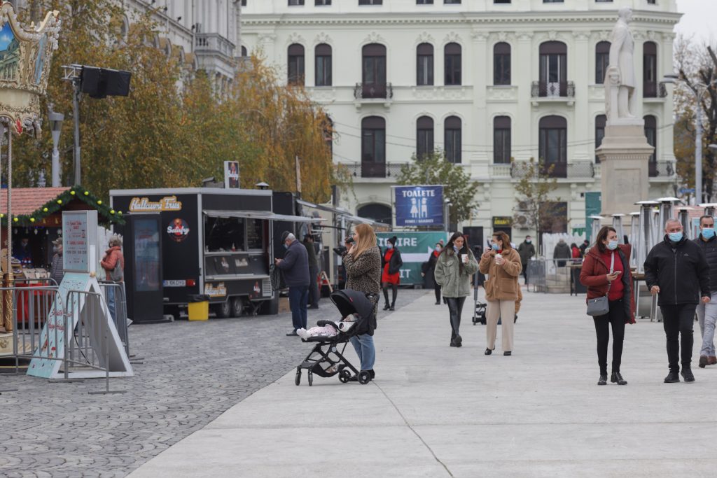 S-a deschis târgul de Crăciun de la Piața Universității. Accesul este permis doar cu bilet și certificat verde