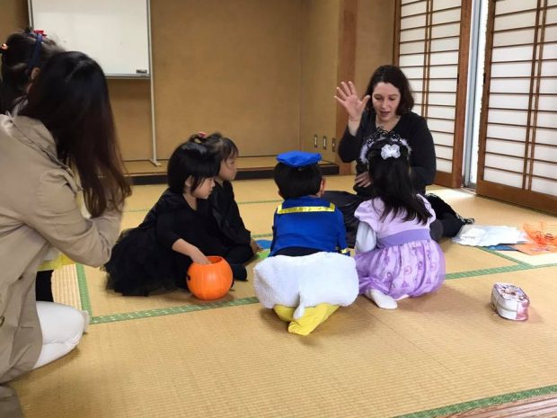 Viața unei profesoare din România mutate acum 12 ani în Japonia: Aici elevii învață să gătească și fac ore de educație morală. Nu am văzut unul să copieze