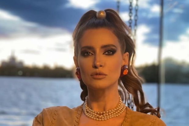Iulia Albu a scăpat de problema căderii părului. Vedeta a spus la ce metode a apelat. „Nu m-am axat doar pe medicație”