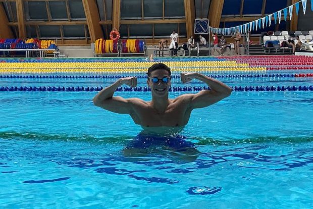 Înotătorul David Popovici, aur la 200 metri liber, la Europenele în bazin scurt