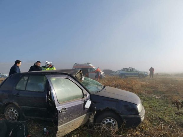 Un adolescent de 17 ani a murit, iar fratele său de 16 ani a fost rănit într-un accident, după ce au furat mașina părinților. Victimele, localizate după telefon