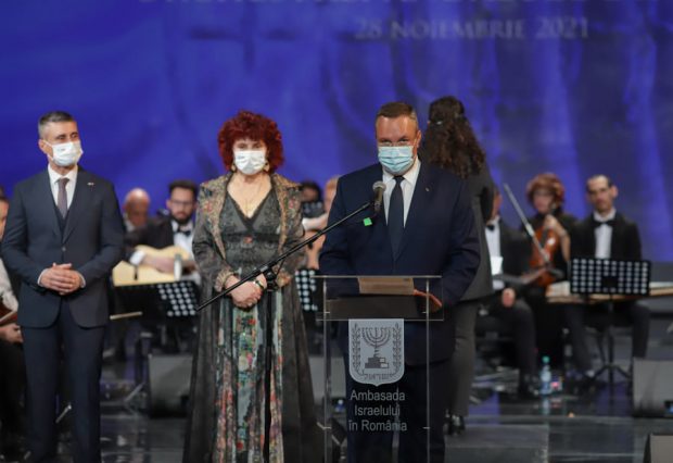 Nicolae Ciucă, mesaj la aprinderea primei lumânări de Hanuka: Sărbătoarea ne aminteşte că speranţa şi credinţa ne fac mai puternici
