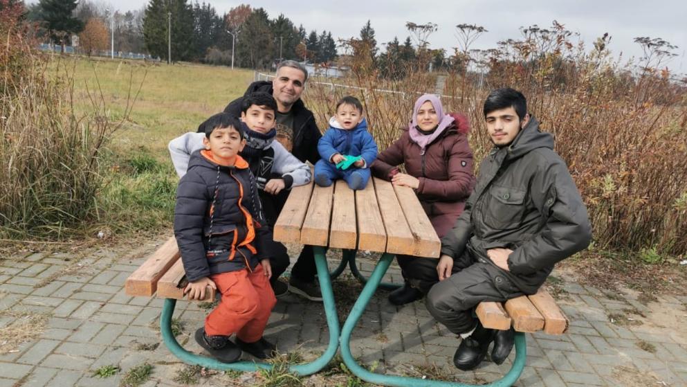 „Nu renunț, aștept aici”. Povestea lui Redost Ahmad, un copil kurd care a devenit simbolul migranților aflați la granița Belarusului cu Polonia