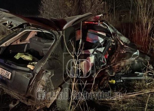 Doi oameni au murit, iar alți cinci, între care copii, răniți, în urma unui accident produs în Dâmbovița