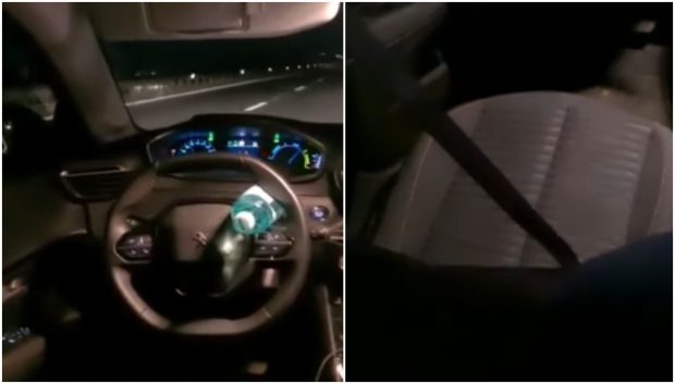 Un șofer, la un pas de tragedie, după ce a blocat volanul cu o sticlă și s-a dus pe bancheta din spate: „Nu e nimeni la volan”