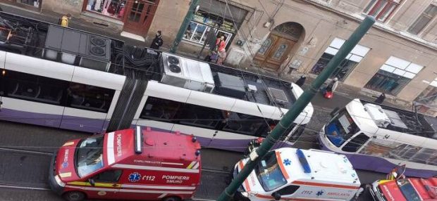 Accident cu o ambulanță în Timișoara în care se afla un pacient care mergea la dializă