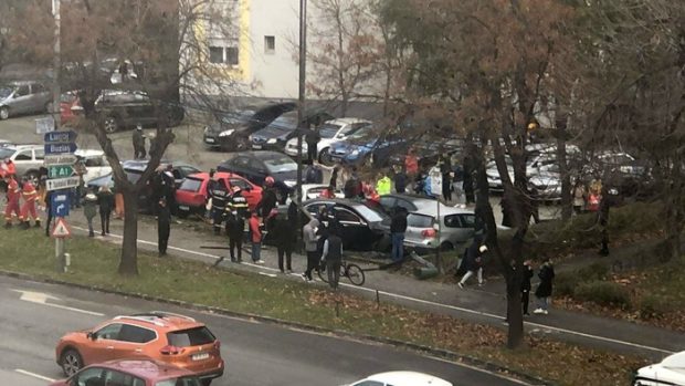 Accident grav în Timișoara. Trei persoane, rănite și mai multe mașini, avariate