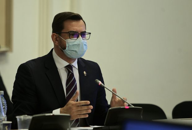 Adrian Chesnoiu: „Nu este nevoie să aplicăm modelul Ungaria de plafonare a preţurilor”