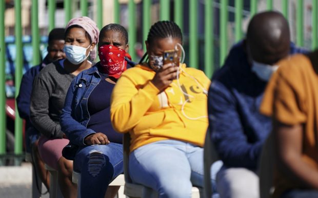 Africa de Sud anunță că a depășit vârful valului Omicron, fără o creștere semnificativă a numărului de decese