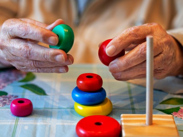 Îngrijorări cu privire la siguranța unui medicament împotriva bolii Alzheimer, după moartea unei paciente