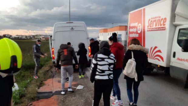 Un român și-a umplut rezervorul cu benzină, în loc de motorină și martorii au chemat poliția, în Austria