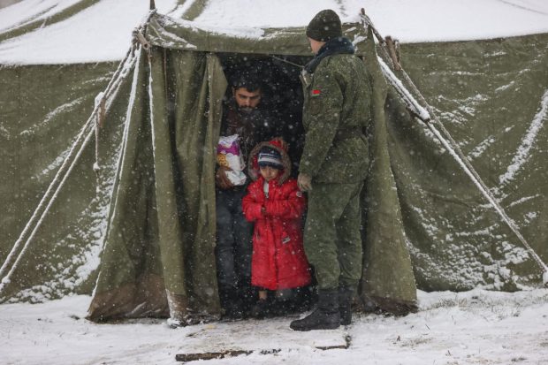Cum au alimentat știrile false de pe Facebook criza migranților de la granița Belarusului cu UE