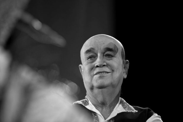 Buzoienii își pot lua rămas-bun de la Benone Sinulescu la unul dintre stejarii plantanți anul trecut de artist