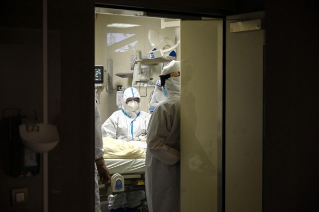 37 de paturi libere la ATI în toată țara, pentru pacienții cu COVID în stare gravă