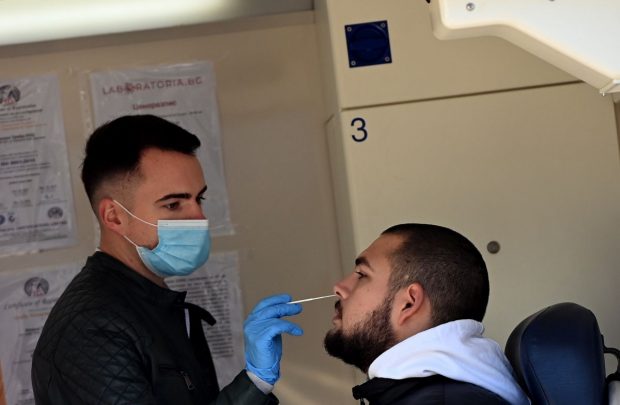 Bulgaria cere ajutorul UE pentru a face față valului patru. Solicită măști de oxigen și paturi ATI
