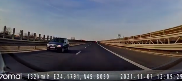 Șofer filmat pe contrasens, pe A1, la un pas de ciocnire cu o mașină care circula regulamentar. Ce explicație a dat polițiștilor