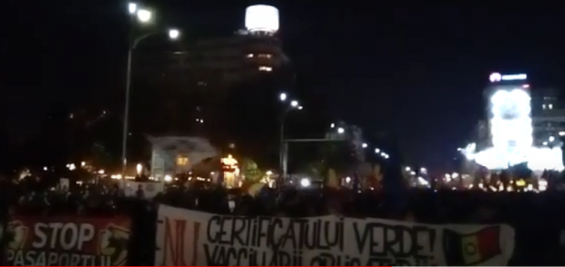 Protest în Piaţa Universităţii din Bucureşti, împotriva vaccinării și certificatului verde. Manifestanții au blocat circulația