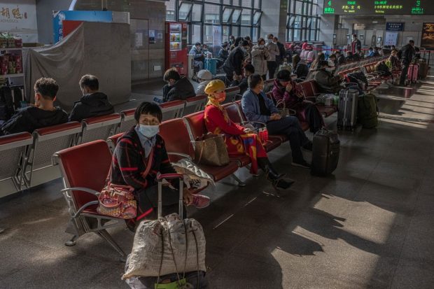 Studiu. China ar putea înregistra peste 630.000 de cazuri zilnice, dacă ar renunța la strategia „zero COVID”