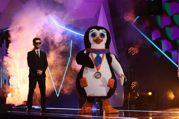 Pinguinul de la „Masked Singer”, noi indicii despre identitatea sa. „Îmi place mâncarea, sunt un gurmand”