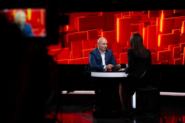 Codrin Ștefănescu, invitat la „40 de întrebări cu Denise Rifai”: „Ați avut de pierdut din cauza limbajului agresiv?”