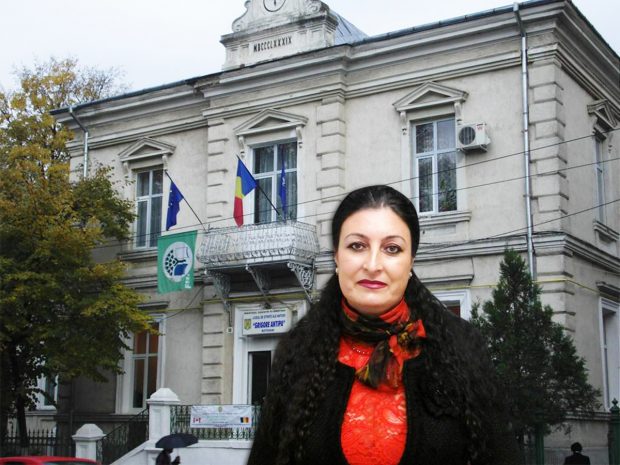 Ancheta în cazul profesoarei antivacciniste din Botoșani bate pasul pe loc. Se ia în calcul și sancționarea elevului care a filmat