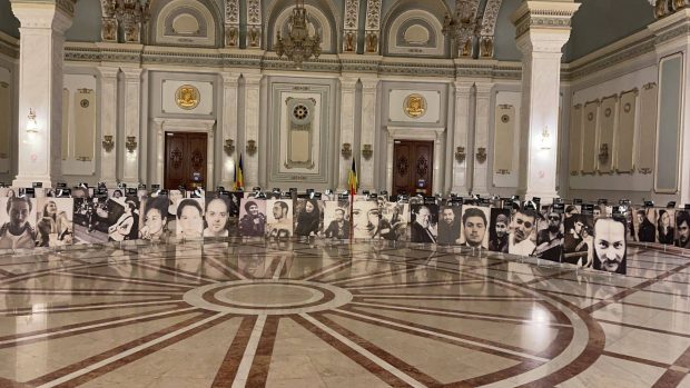 Pozele celor 65 de victime de la Colectiv, expuse în Senat: „Această tragedie nu și-a găsit dreptatea nici după 6 ani”