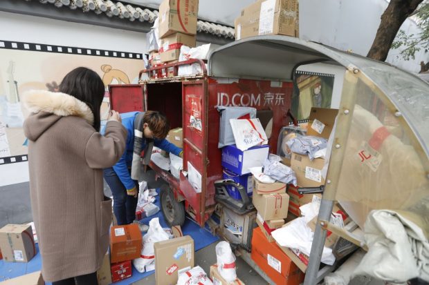 O nouă măsură a Beijingului în lupta cu pandemia. Toate coletele sosite din străinătate, ținute în carantină 48 de ore
