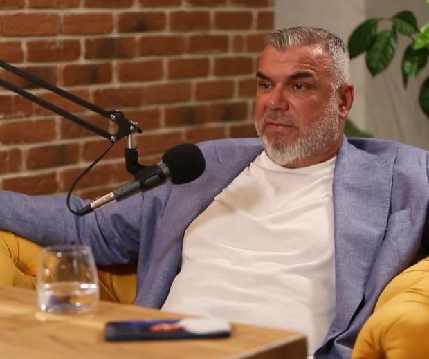 Cosmin Olăroiu: „Dacă nu aș fi avut familia, aș fi fost de cealaltă parte a gardului”