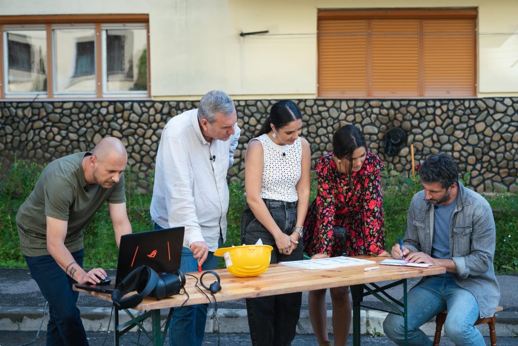 Povestea emoționantă a Sarei, fetița de 15 ani de la „Visuri la cheie”. Bunica o crește într-o garsonieră fără căldură și apă caldă: „Pentru mama mea, copilul era alcoolul”