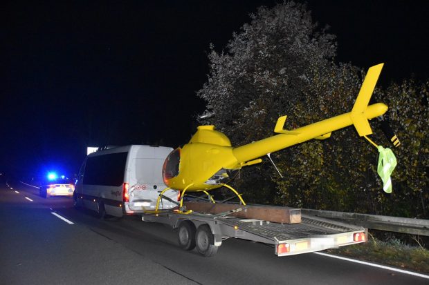 Un român a rămas fără elicopterul pe care-l transporta prin Germania, pe o platformă auto