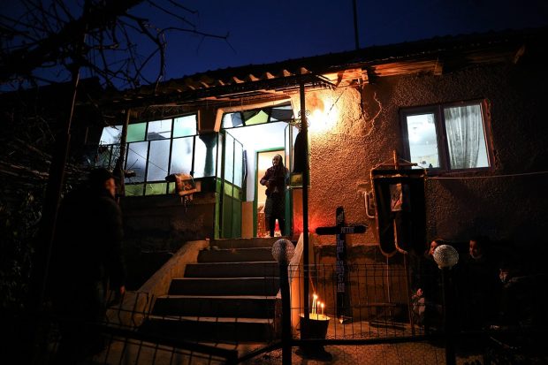 REPORTAJ. Colegii victimelor din explozia de la Băbeni spun că uzina nu avea tehnica pentru noul tip de mine: „Şefii s-au grăbit să onoreze comanda”