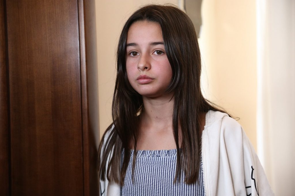 Primele imagini cu fata cea mică a lui Cristi Chivu în serialul „Adela”. Anastasia își face debutul ca actriță la 10 ani