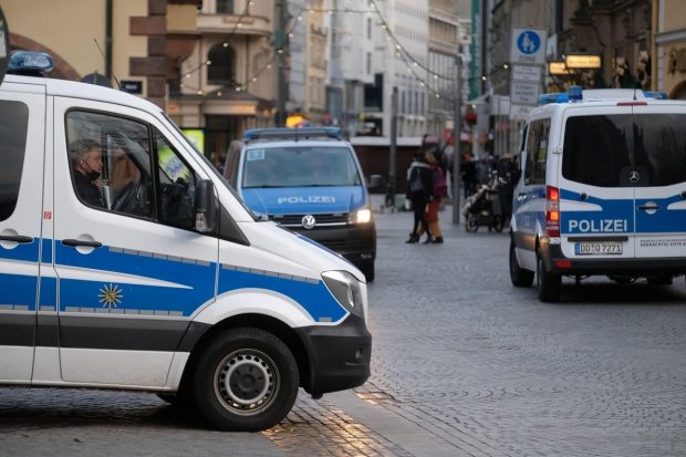 Polițiștii jefuiți de doi români, pe o trasă în Germania, anchetați pentru xenofobie