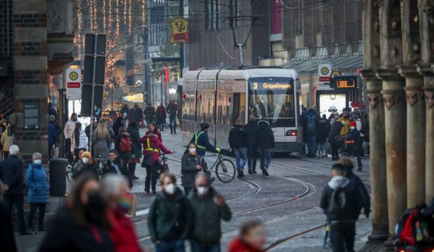Germania anunță că a descoperit un prim caz suspect de infectare cu varianta Omicron