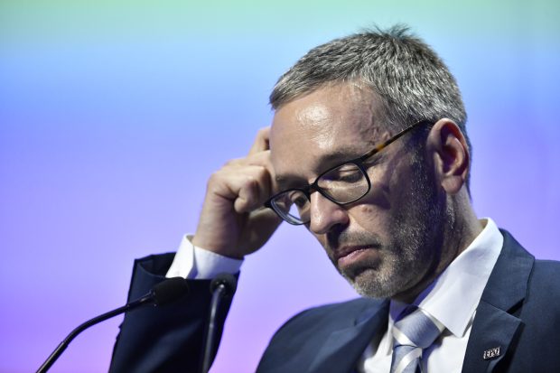 Liderul antivaccinist al partidului extremă dreapta din Austria s-a infectat cu COVID