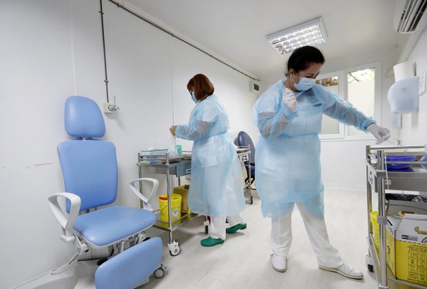 Date oficiale: în 14 județe, reprezentând o treime din DSP-uri, un sfert din angajaţi sunt nevaccinaţi. Surprize la București și Cluj