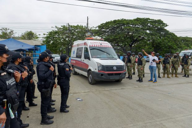 Cel puțin 68 de oameni au murit într-o închisoare din Ecuador după o revoltă a bandelor de deținuți