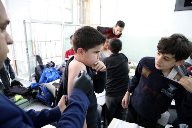 OMS: Vaccinurile ar trebui oferite cu prioritate țărilor sărace înaintea imunizării copiilor