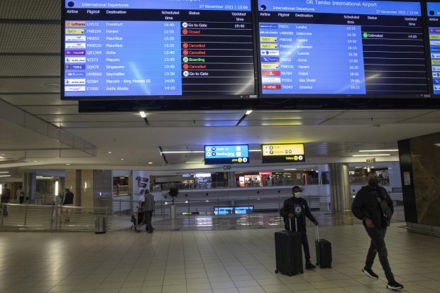 MAE: 36 de români au rămas blocați în Africa de Sud, după suspendarea zborurilor  de către UE