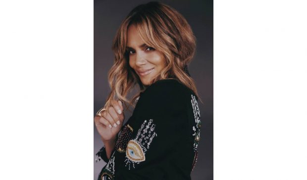 Halle Berry, actrița premiată cu Oscar, regizor și producător, va primi premiul „THE PEOPLE’S ICON” în cadrul Galei PEOPLE’S CHOICE AWARDS 2021