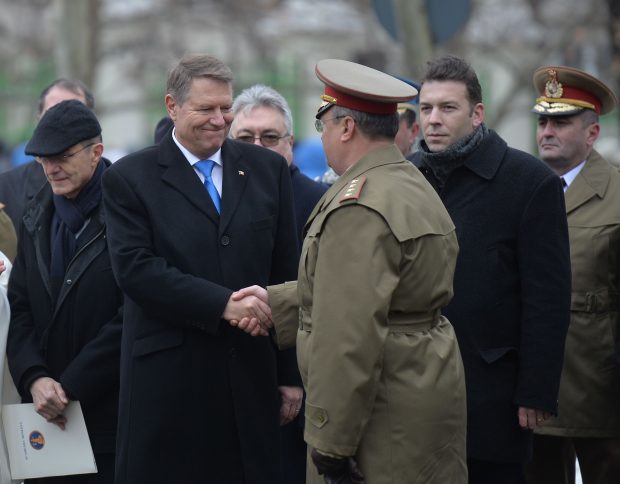Adevărata miză a numirii ca premier a generalului Ciucă și de ce istoria nu va reține vizita lui Iohannis la piramide, ci altceva