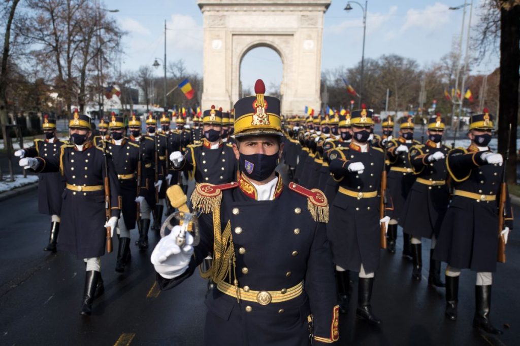 Parada de 1 decembrie: După un an de pauză, militarii au defilat din nou în fața oamenilor